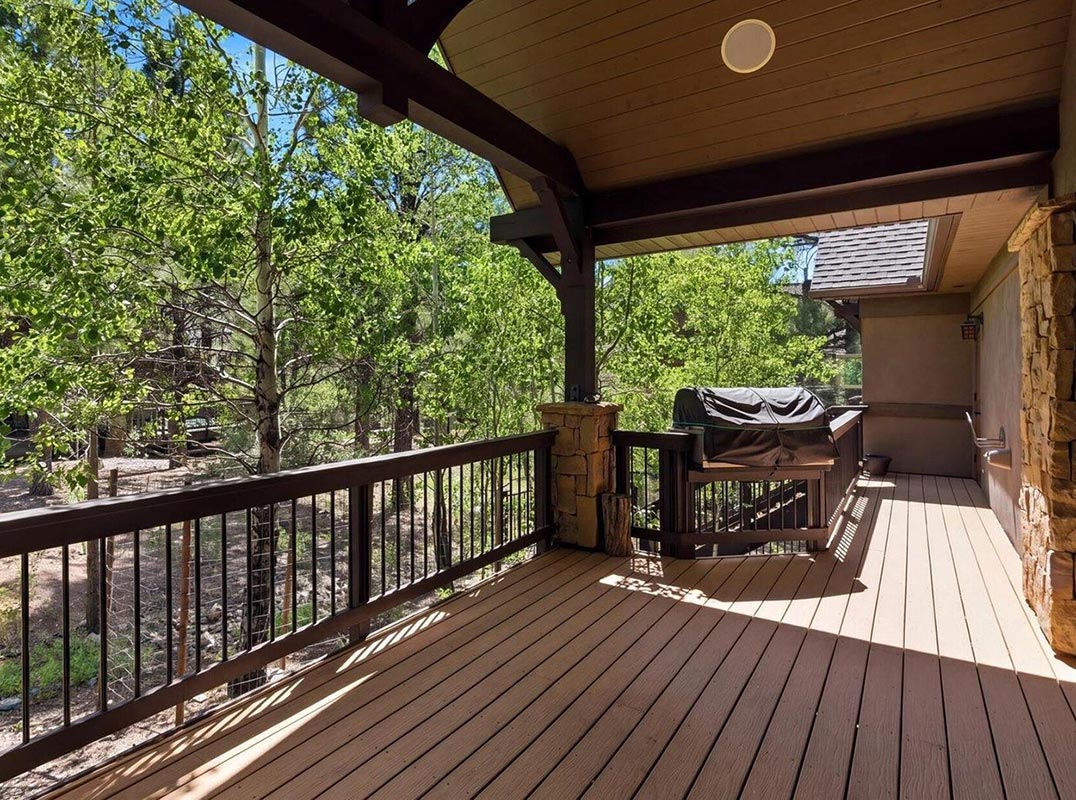 Beautiful Creekside in Prestigious Pine Canyon